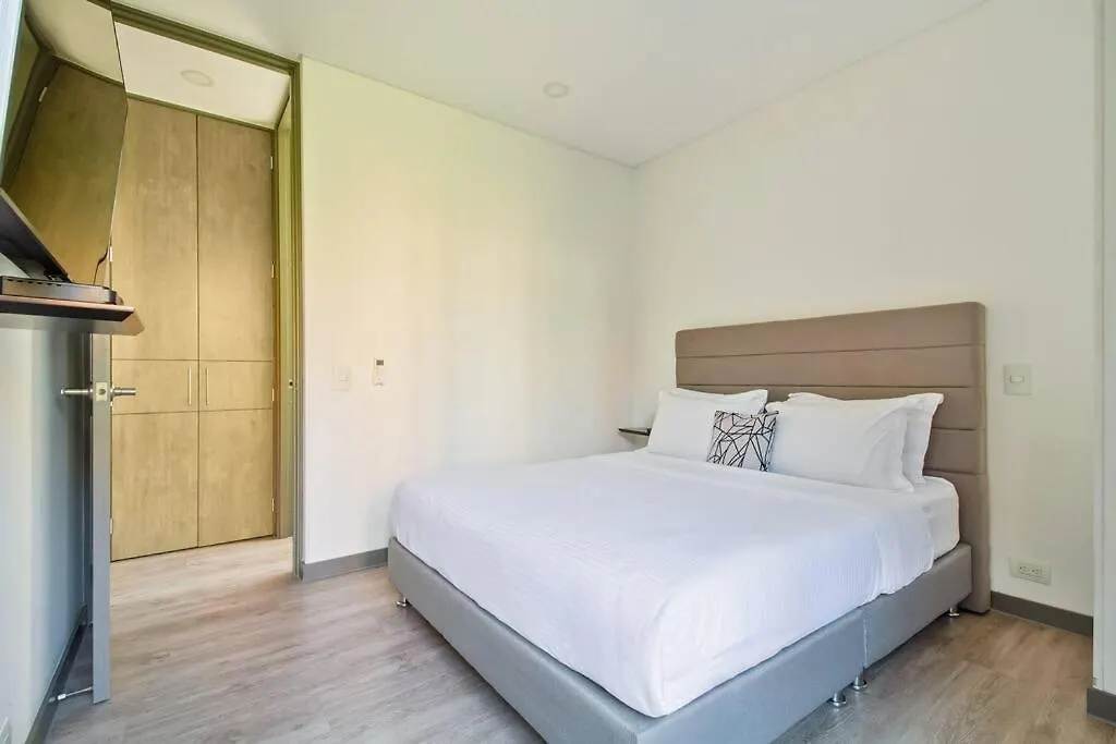 Super Apto, Ac, Poblado Medellin Colombia